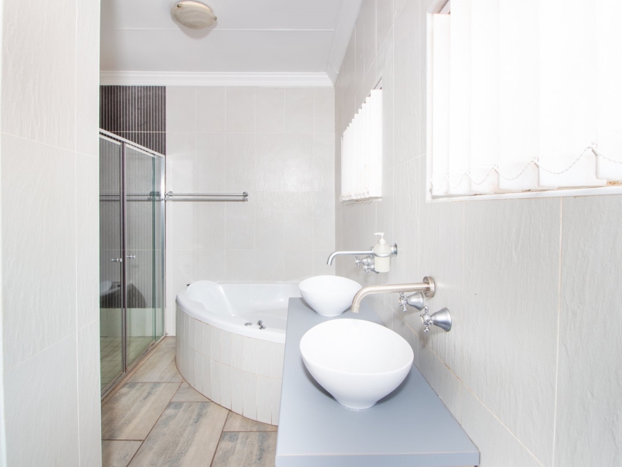 4 Bedroom Property for Sale in Ifafi North West